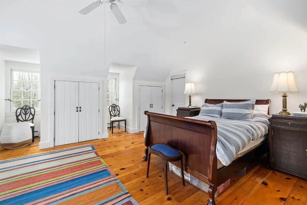 Boorn Brook Farm 1890 Farmhouse Manchester Vermont - 20 - bedroom.jpg