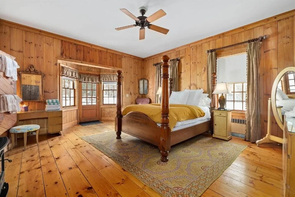 Boorn Brook Farm 1890 Farmhouse Manchester Vermont - 31 - bedroom.jpg