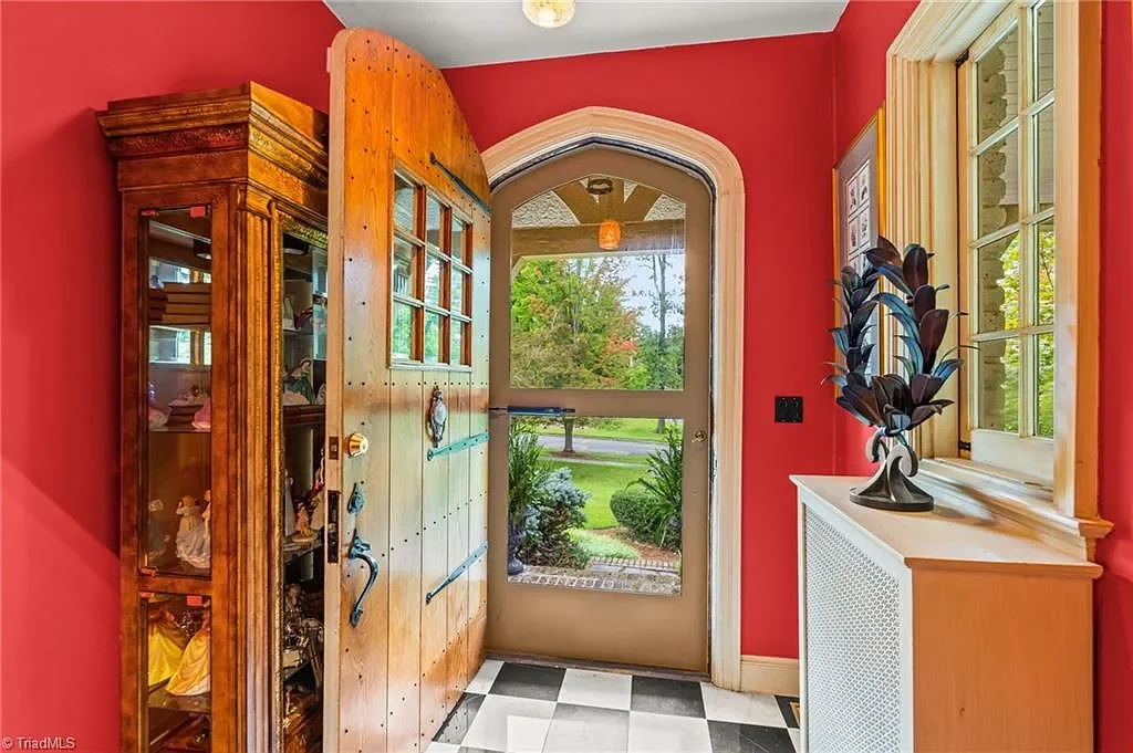 1924 Tudor house High Point North Carolina - 10 - front door.webp
