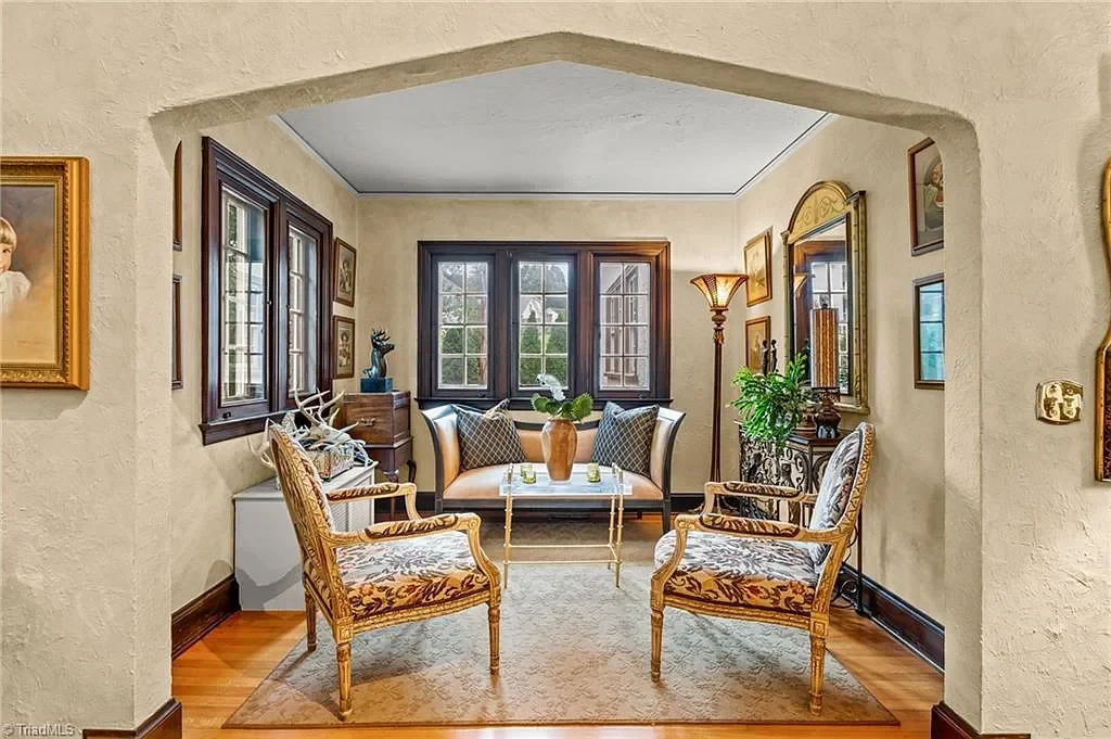 1924 Tudor house High Point North Carolina - 15 - living area.webp