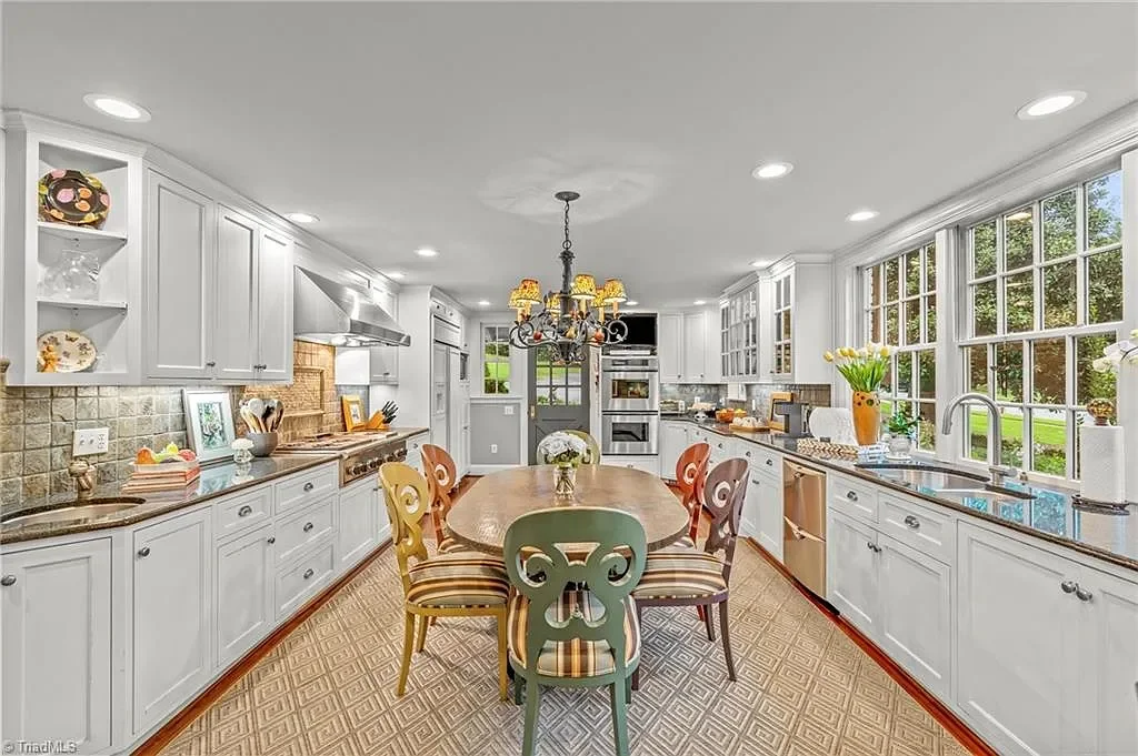 1924 Tudor house High Point North Carolina - 16 - kitchen.webp