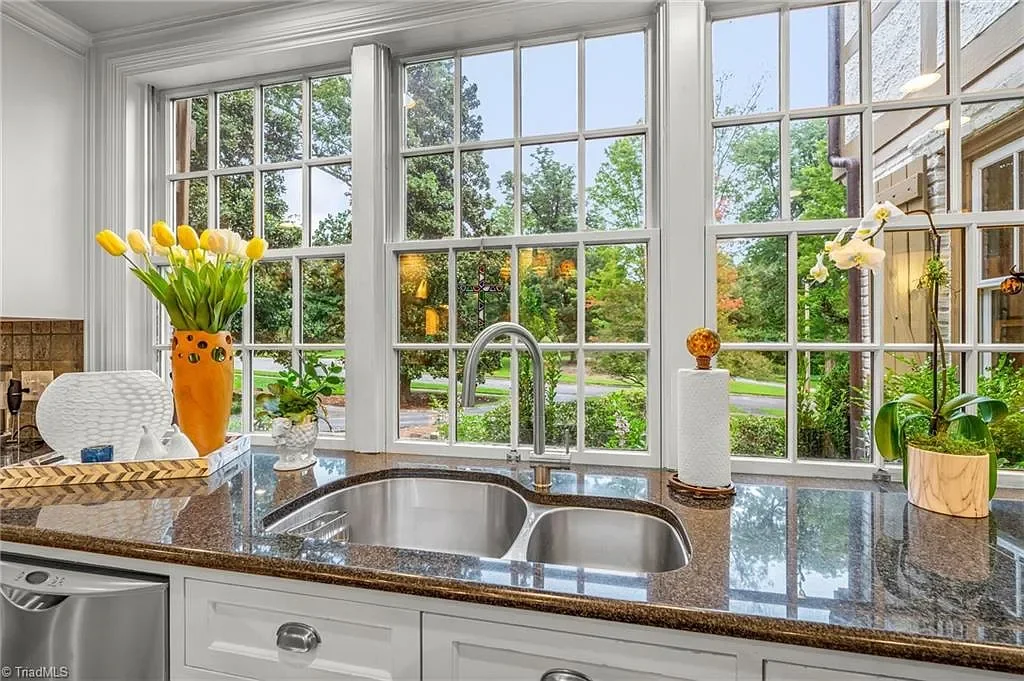 1924 Tudor house High Point North Carolina - 20 - kitchen.webp