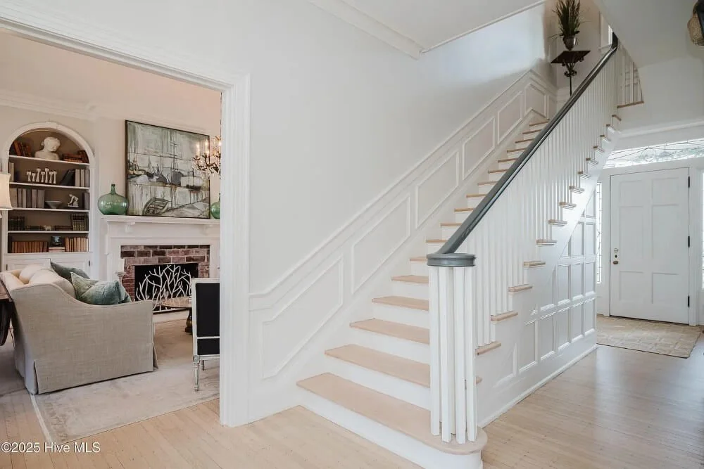 1928 Historic house Edenton North Carolina - 2 - staircase.jpg