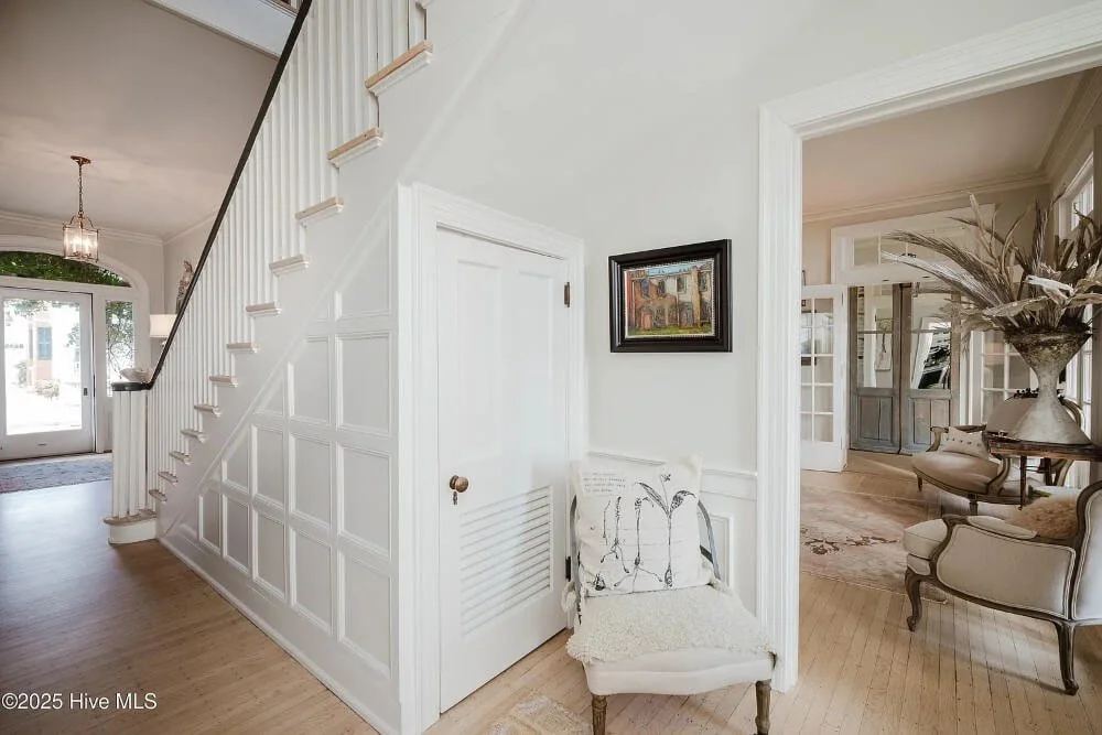 1928 Historic house Edenton North Carolina - 20 - staircase.jpg