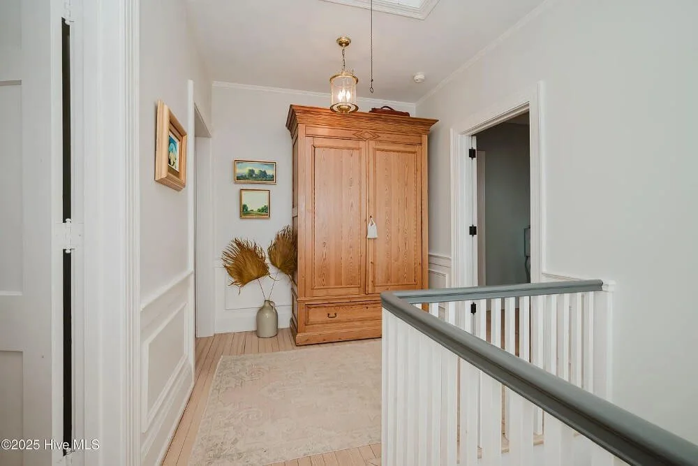 1928 Historic house Edenton North Carolina - 33 - stairs.jpg