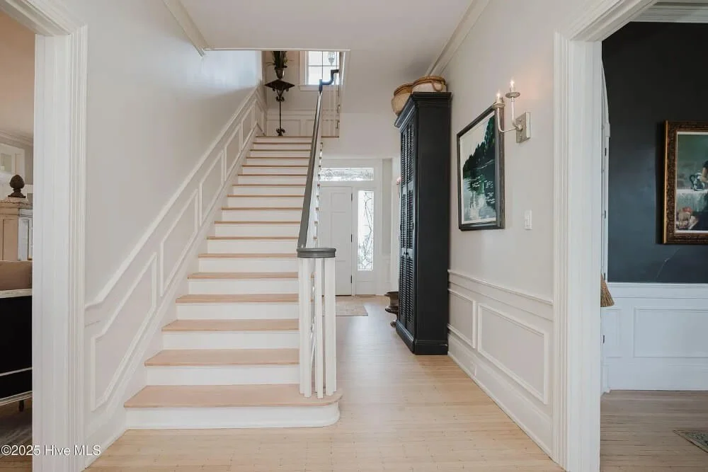 1928 Historic house Edenton North Carolina - 32 - stairs.jpg