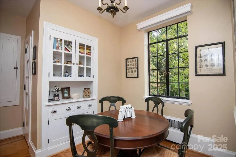 Frank Rickert Summers house 1928 Tudor Revival Kings Mountain North Carolina - 11 - breakfast room.jpg