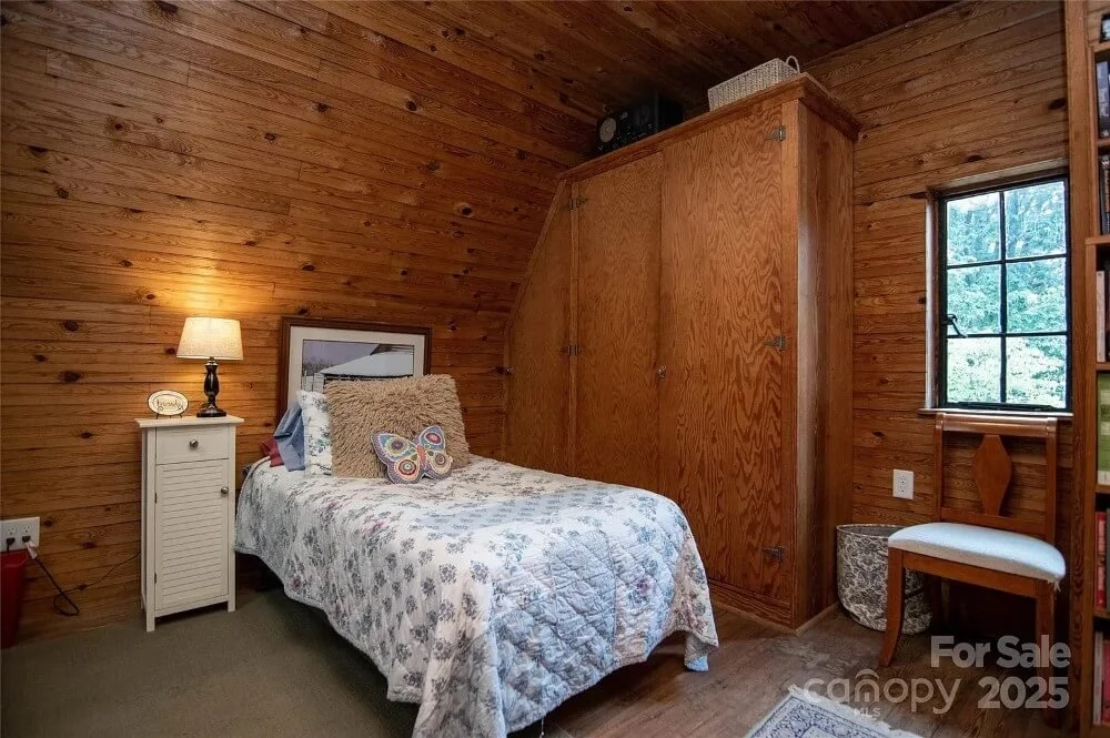 Frank Rickert Summers house 1928 Tudor Revival Kings Mountain North Carolina - 14 - bedroom.jpg