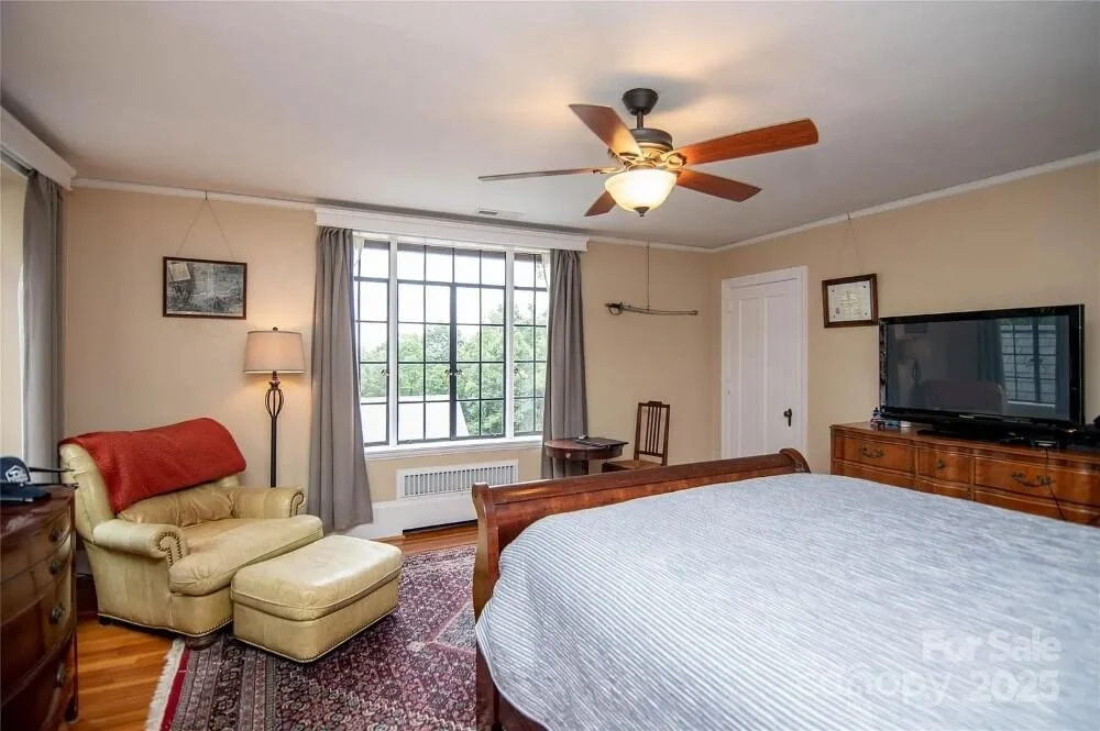 Frank Rickert Summers house 1928 Tudor Revival Kings Mountain North Carolina - 19 - bedroom.jpg