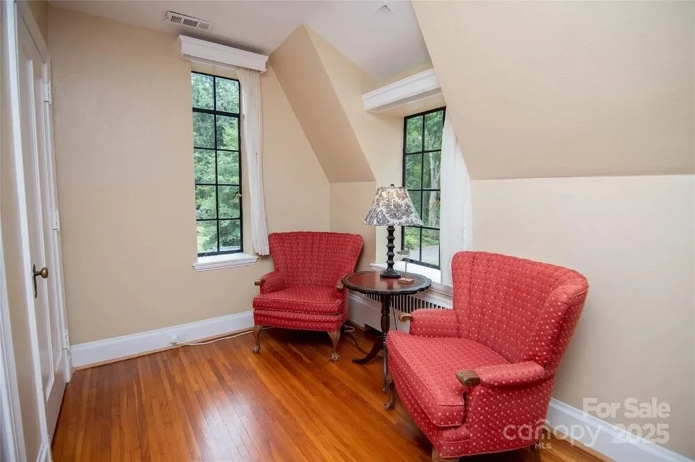 Frank Rickert Summers house 1928 Tudor Revival Kings Mountain North Carolina - 25 - hallway.jpg