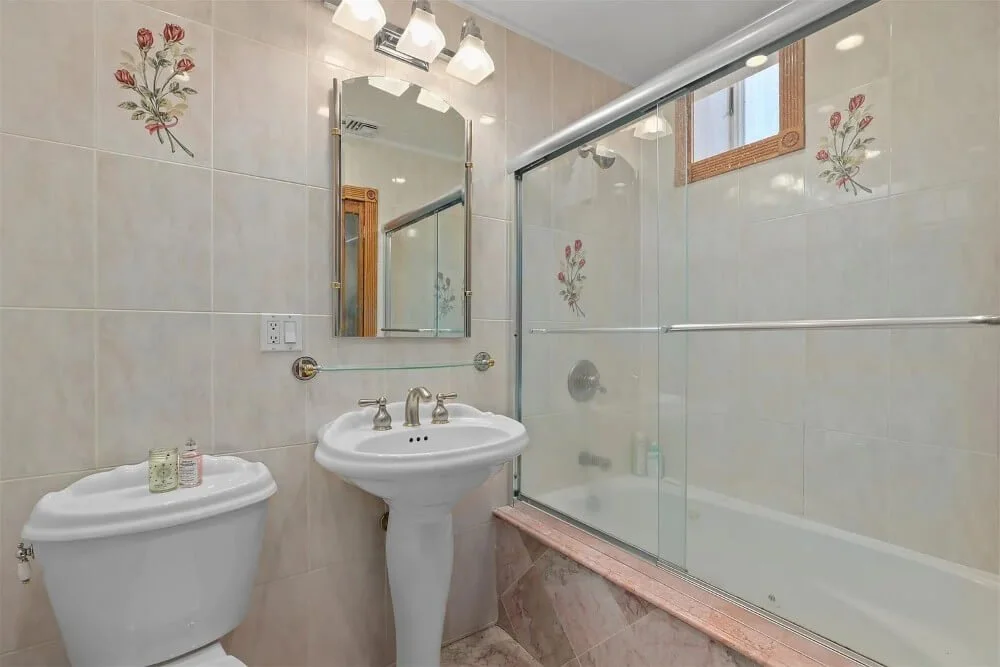 1930 Stone estate Bronx New York - 27 - bathroom.jpg