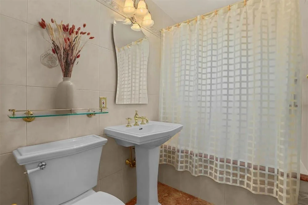 1930 Stone estate Bronx New York - 29 - bathroom.jpg