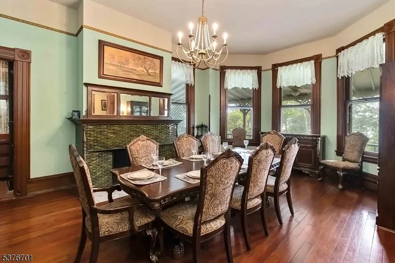 The William Arnott House 1890 Queen Anne Boro New Jersey - 11 - dining room.webp