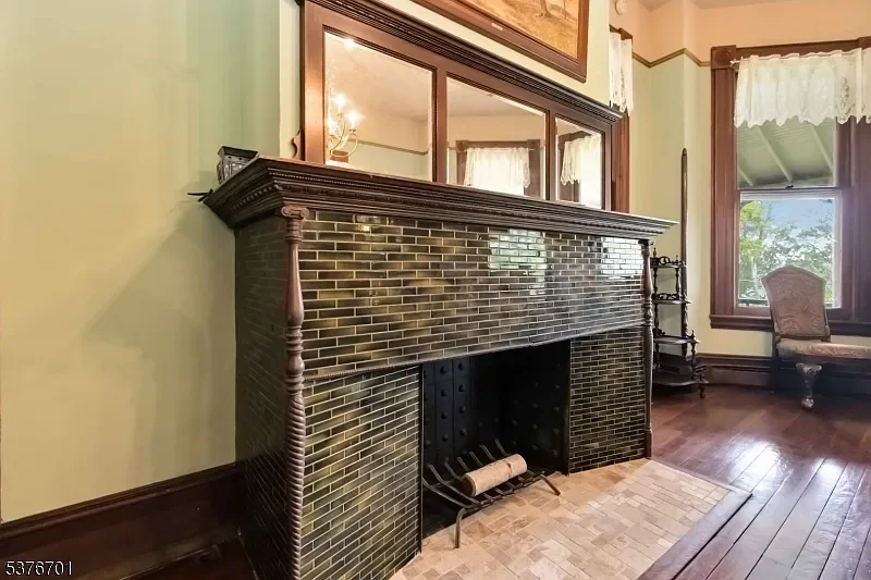 The William Arnott House 1890 Queen Anne Boro New Jersey - 12 - dining room.webp