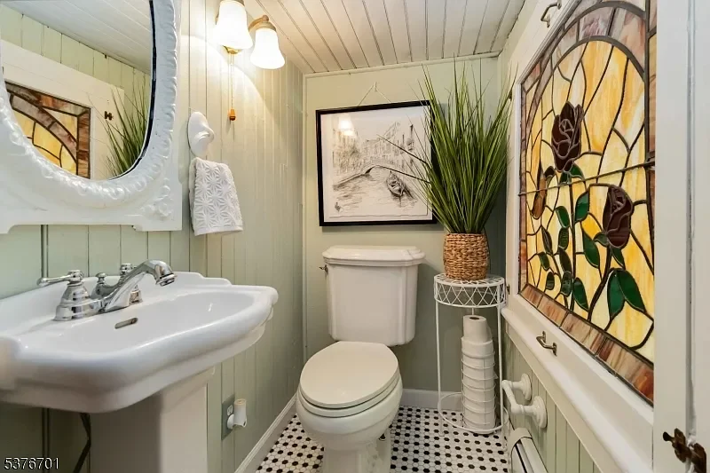 The William Arnott House 1890 Queen Anne Boro New Jersey - 20 - bathroom.webp