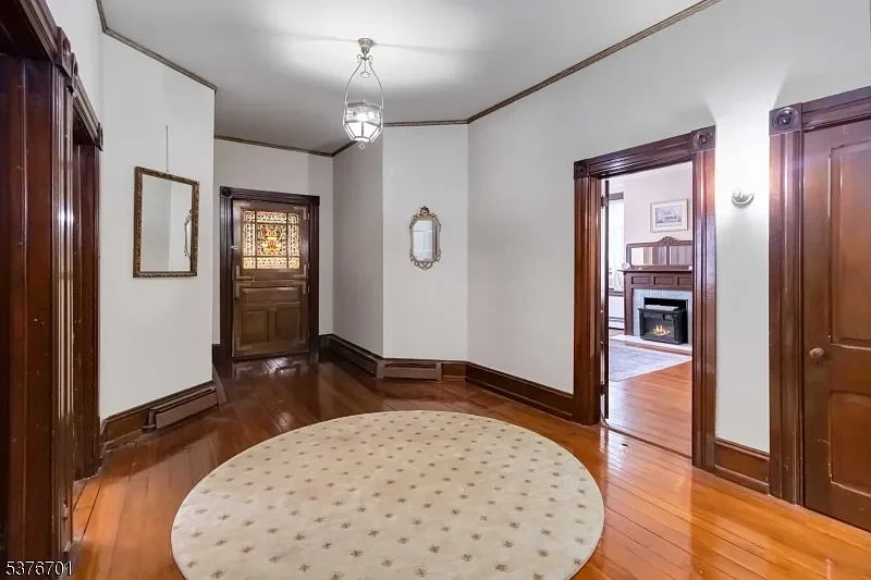 The William Arnott House 1890 Queen Anne Boro New Jersey - 21 - hallway.webp