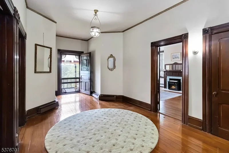 The William Arnott House 1890 Queen Anne Boro New Jersey - 23 - hallway.webp