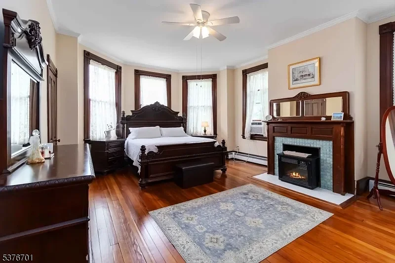 The William Arnott House 1890 Queen Anne Boro New Jersey - 24 - bedroom.webp