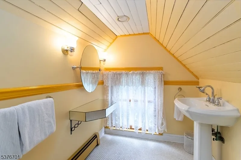 The William Arnott House 1890 Queen Anne Boro New Jersey - 37 - bathroom.webp