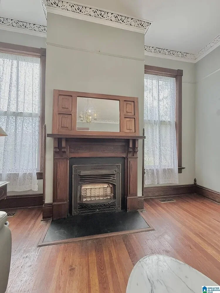 1890 Victorian house Piedmont Alabama - 5 - living room.jpg