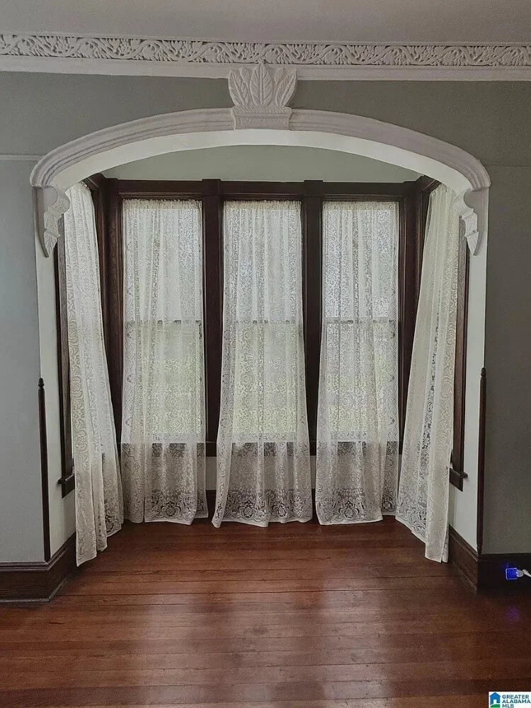 1890 Victorian house Piedmont Alabama - 7 - living room.jpg