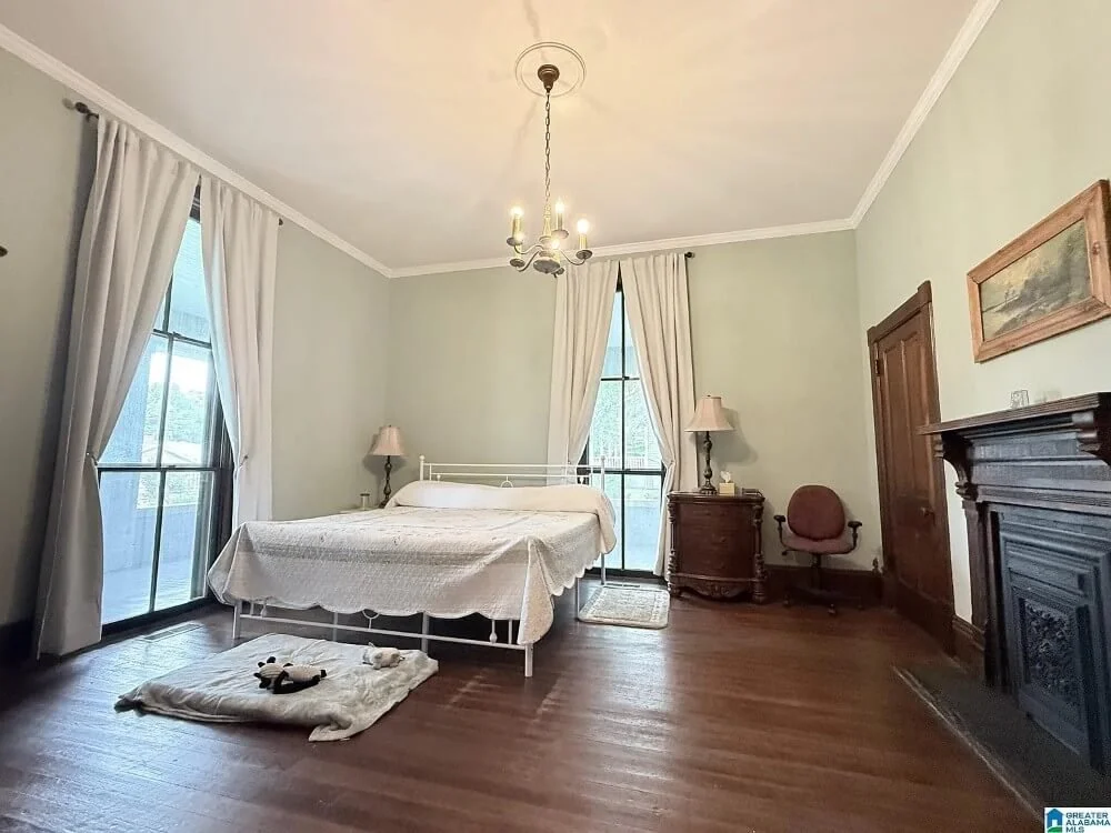 1890 Victorian house Piedmont Alabama - 21 - bedroom.jpg