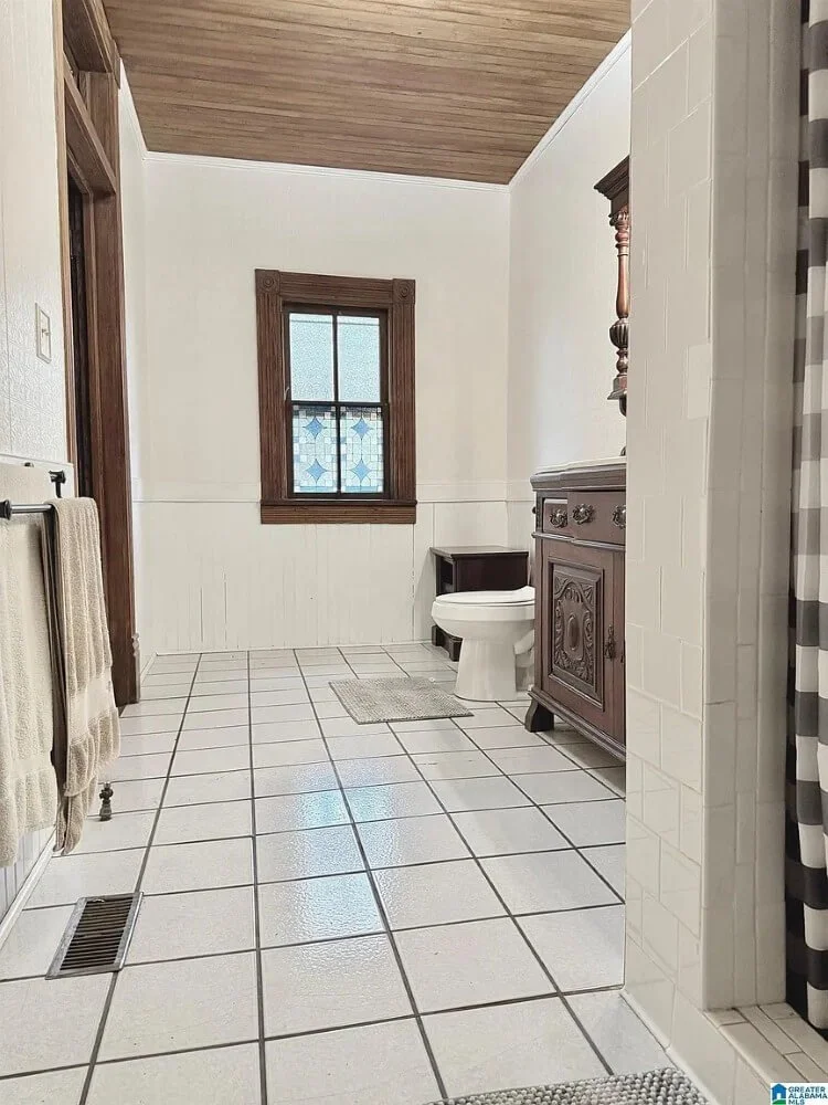 1890 Victorian house Piedmont Alabama - 26 - bathroom.jpg