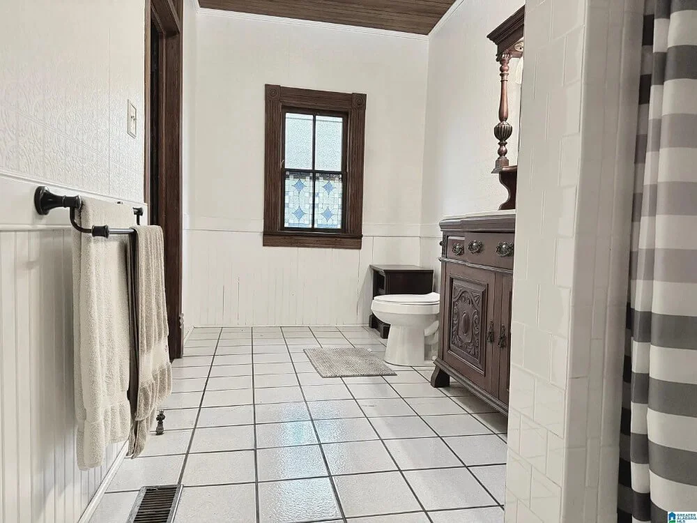1890 Victorian house Piedmont Alabama - 27 - bathroom.jpg