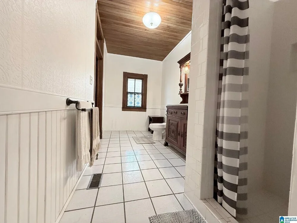 1890 Victorian house Piedmont Alabama - 28 - bathroom.jpg