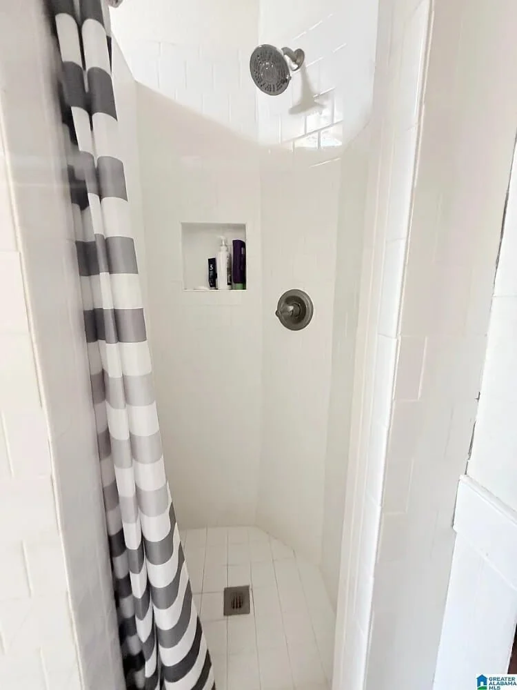 1890 Victorian house Piedmont Alabama - 29 - bathroom.jpg