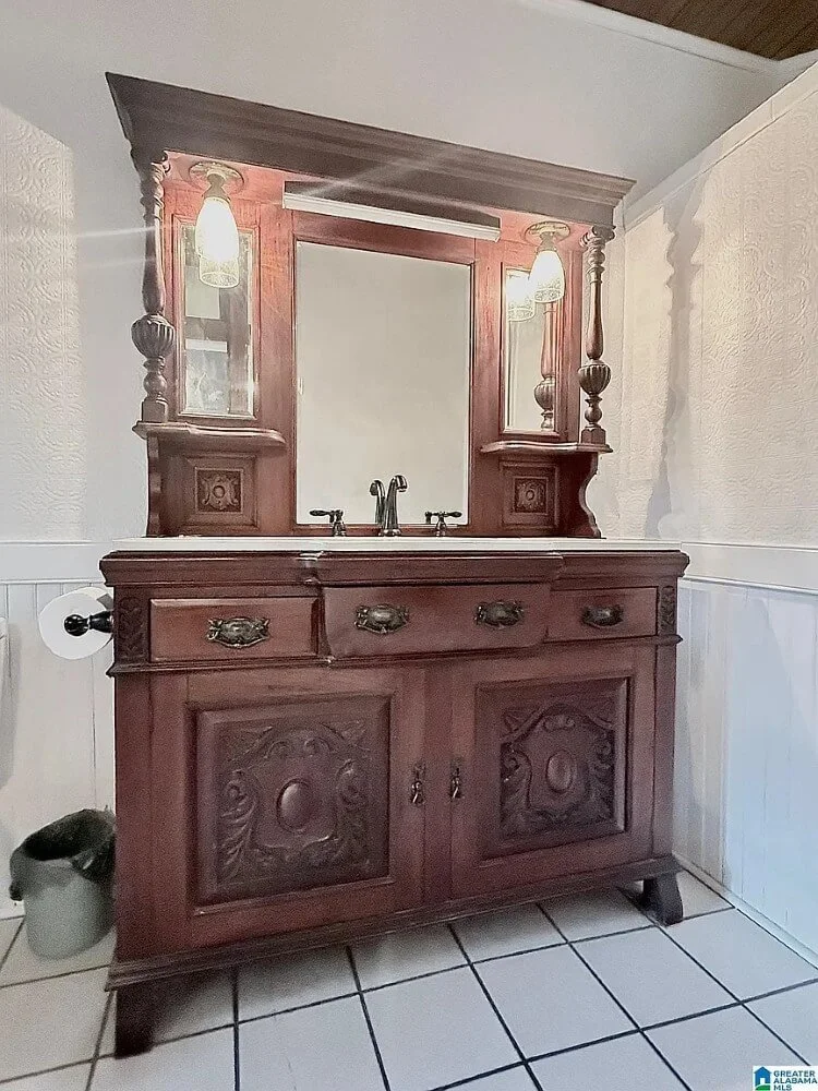 1890 Victorian house Piedmont Alabama - 30 - bathroom.jpg