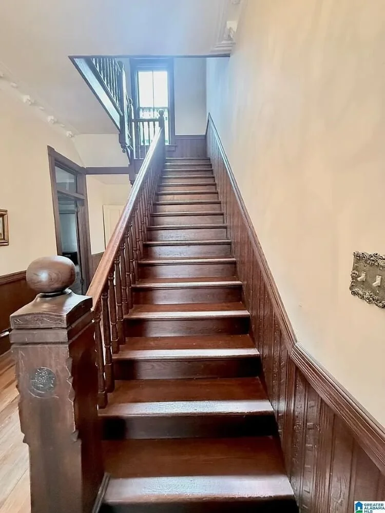 1890 Victorian house Piedmont Alabama - 31 - staircase.jpg