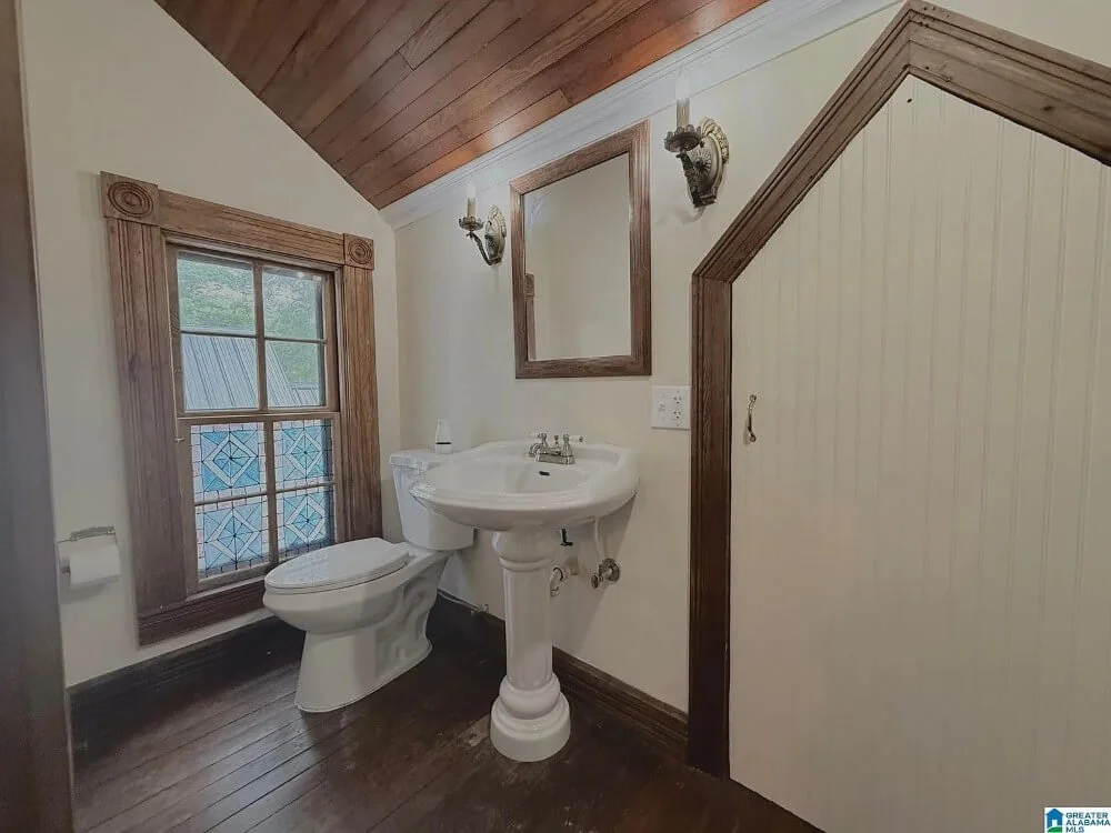 1890 Victorian house Piedmont Alabama - 40 - bathroom.jpg
