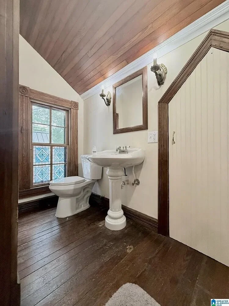 1890 Victorian house Piedmont Alabama - 41 - bathroom.jpg