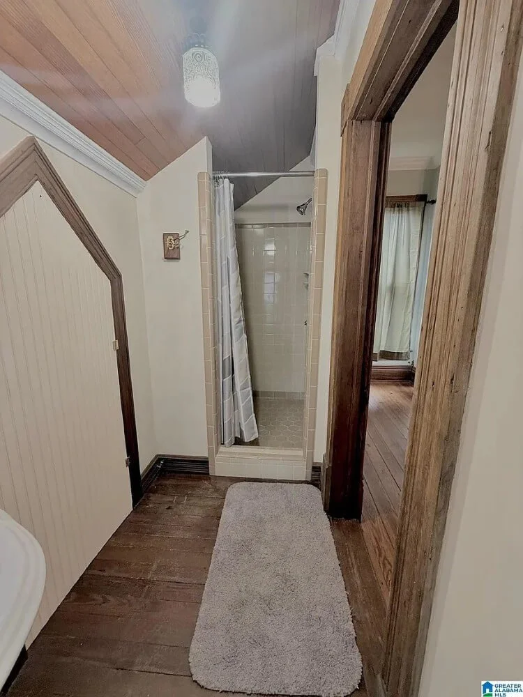 1890 Victorian house Piedmont Alabama - 43 - bathroom.jpg