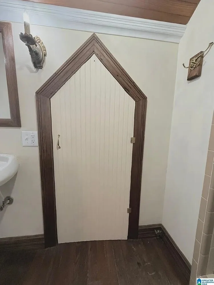 1890 Victorian house Piedmont Alabama - 44 - bathroom.jpg