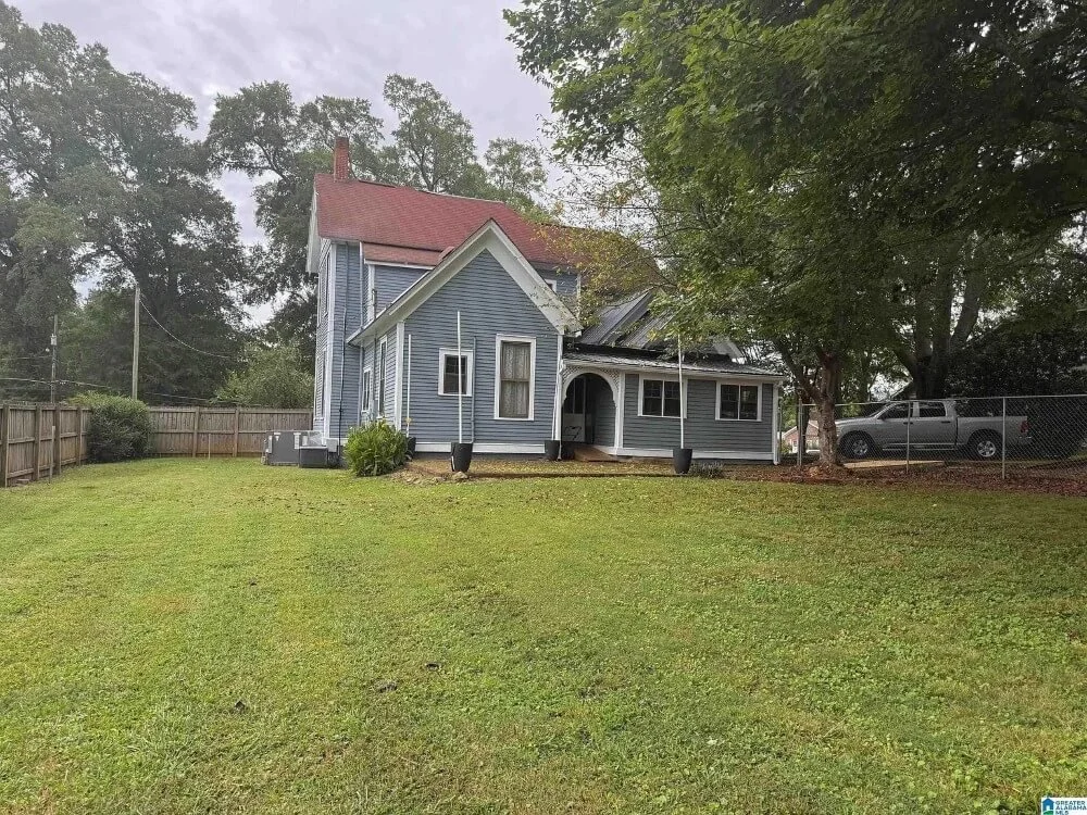 1890 Victorian house Piedmont Alabama - 73 - backyard.jpg