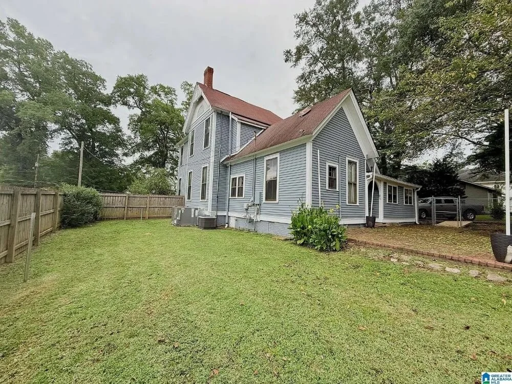 1890 Victorian house Piedmont Alabama - 75 - backyard.jpg