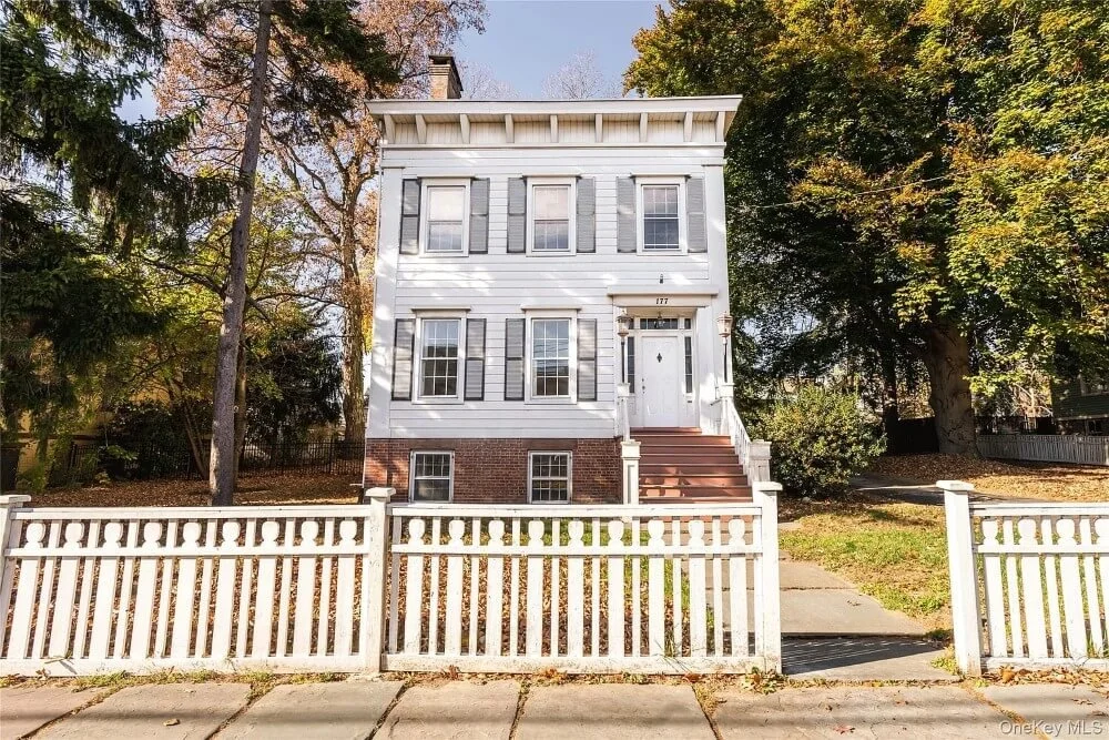 1836 Historic house Newburgh New York - 2 - front view.jpg