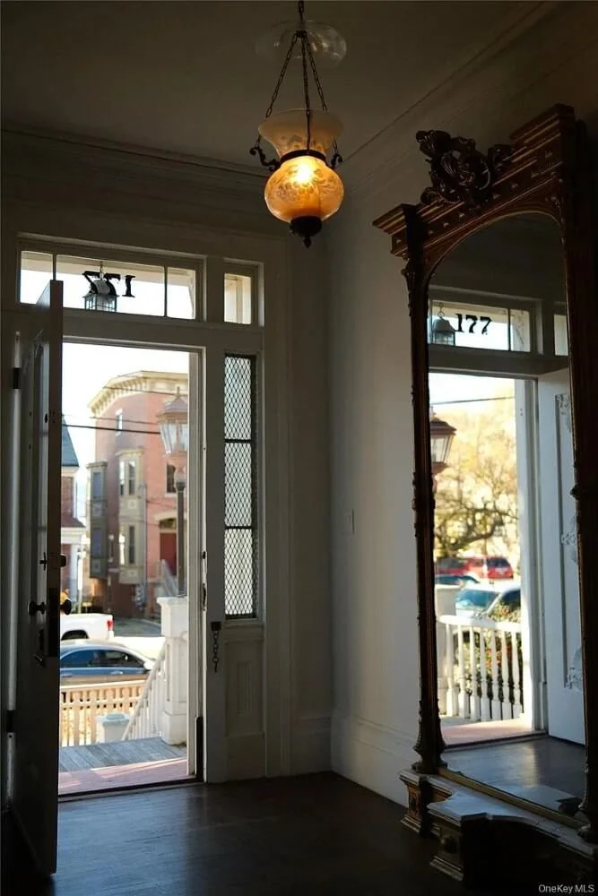 1836 Historic house Newburgh New York - 3 - foyer.jpg