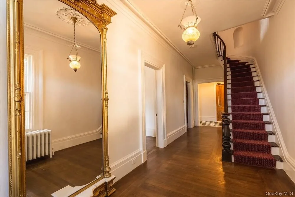 1836 Historic house Newburgh New York - 4 - foyer.jpg