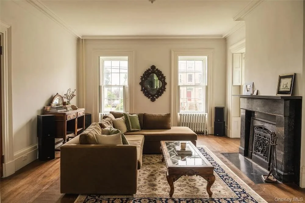 1836 Historic house Newburgh New York - 6 - living room.jpg