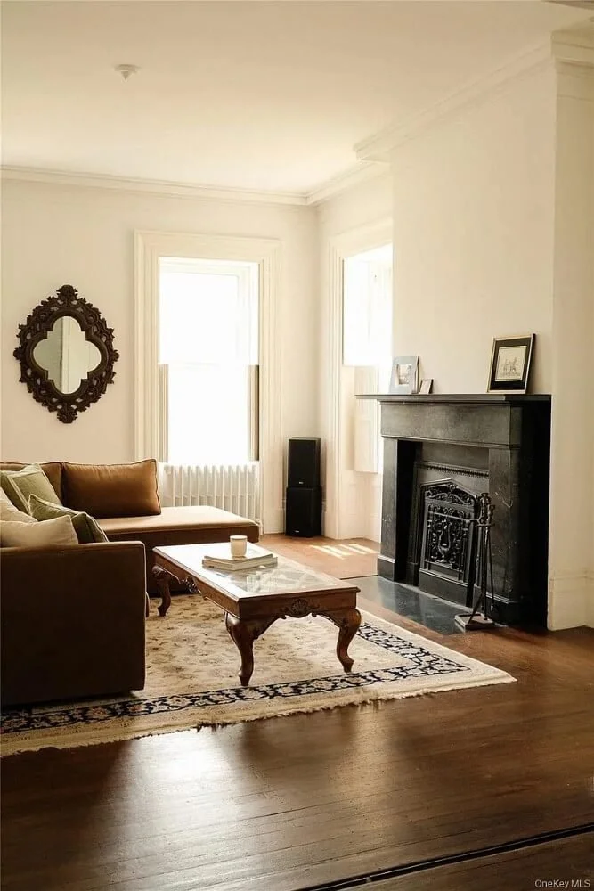 1836 Historic house Newburgh New York - 9 - living room.jpg