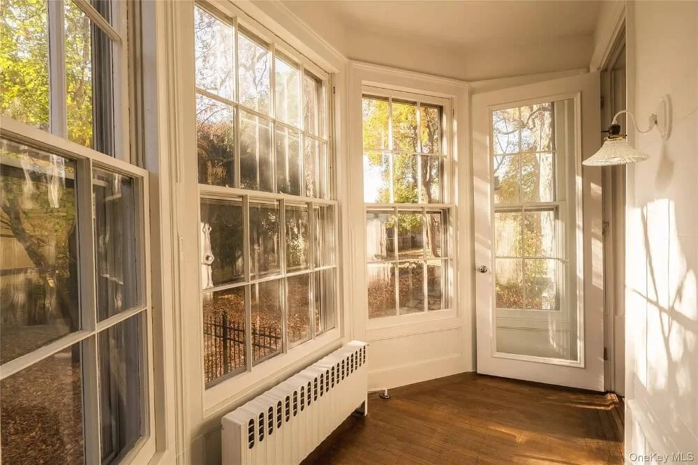 1836 Historic house Newburgh New York - 11 - sunroom.jpg