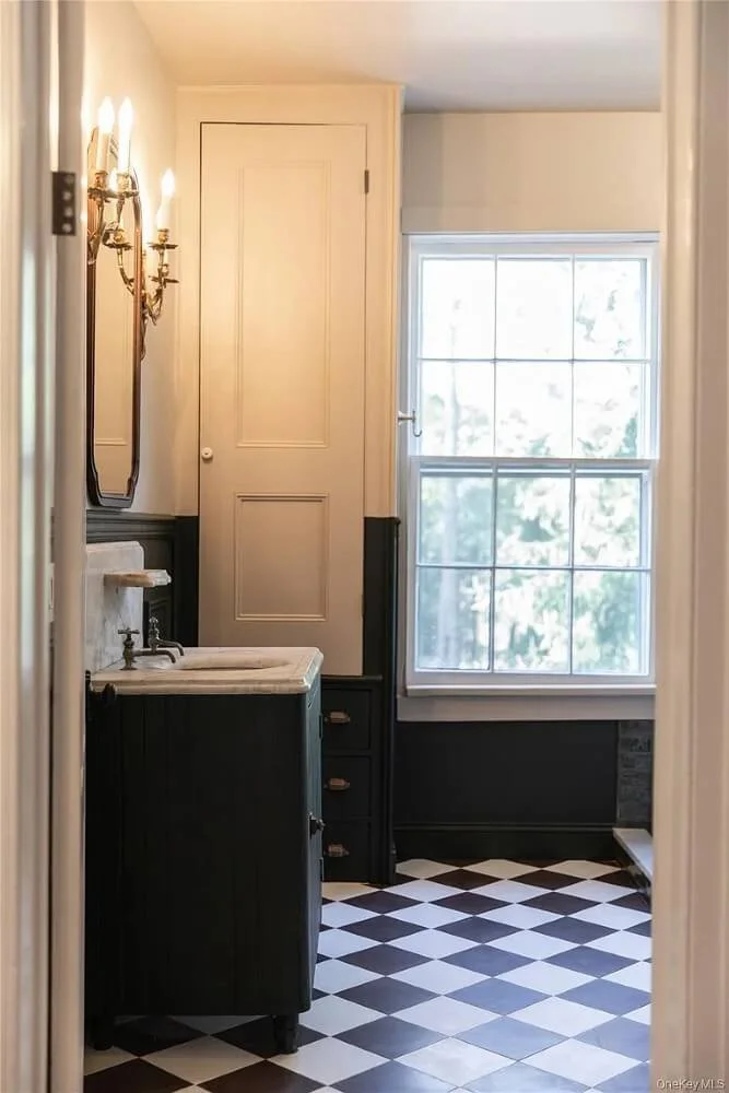 1836 Historic house Newburgh New York - 19 - bathroom.jpg