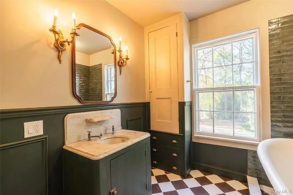 1836 Historic house Newburgh New York - 20 - bathroom.jpg