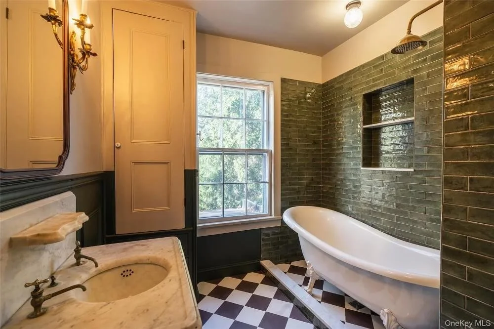 1836 Historic house Newburgh New York - 21 - bathroom.jpg