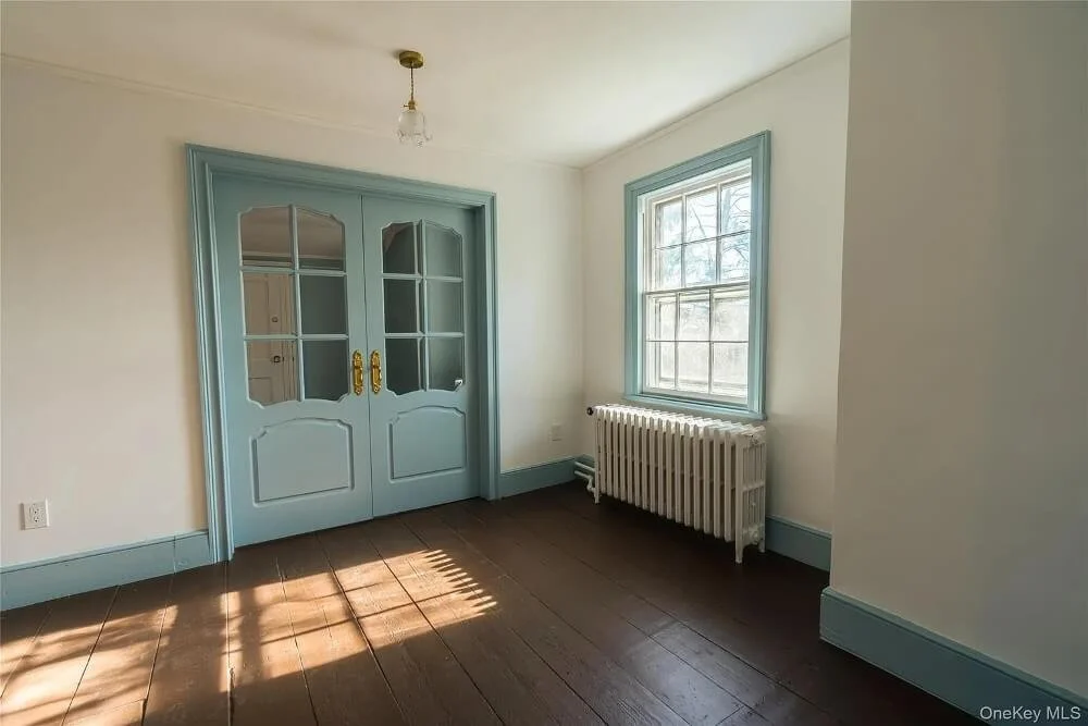 1836 Historic house Newburgh New York - 29 - bedroom.jpg