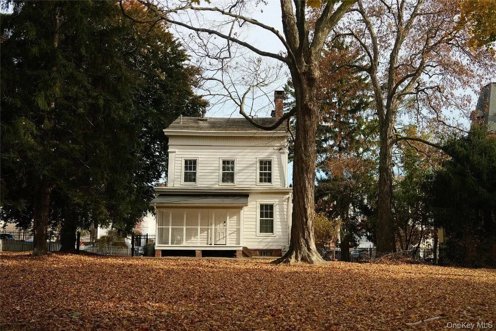 1836 Historic house Newburgh New York - 33 - side view.jpg