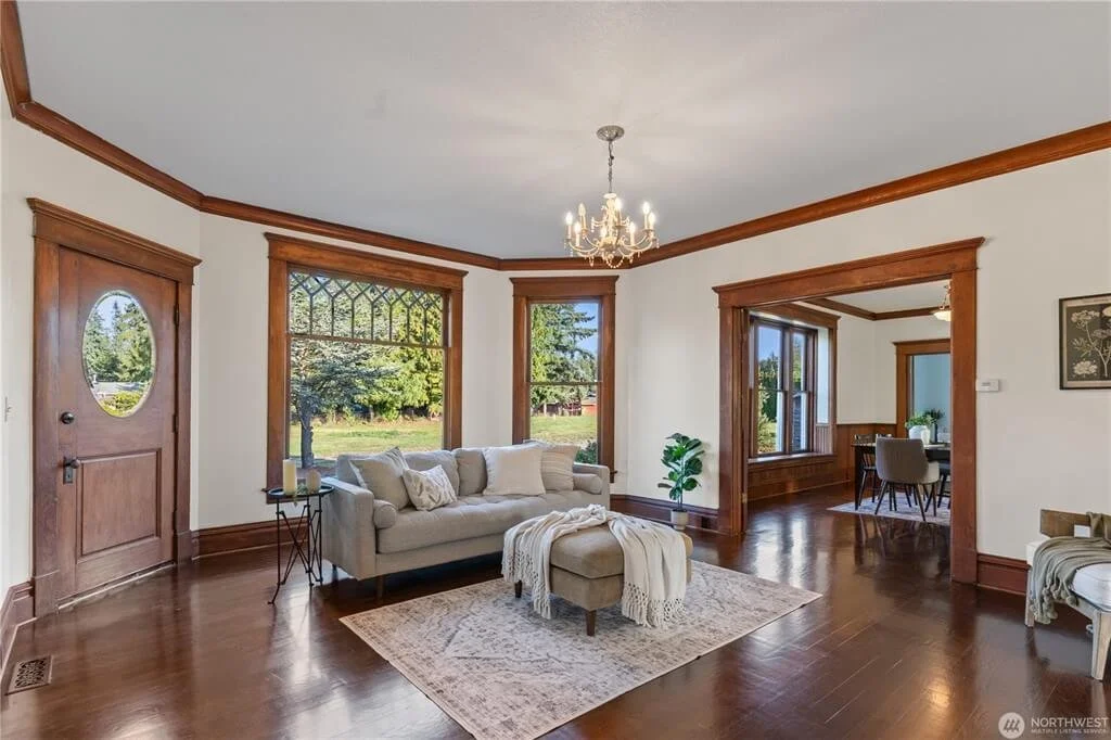Slater Heritage House 1900 Victorian style Ferndale Washington - 5 - living room.jpeg